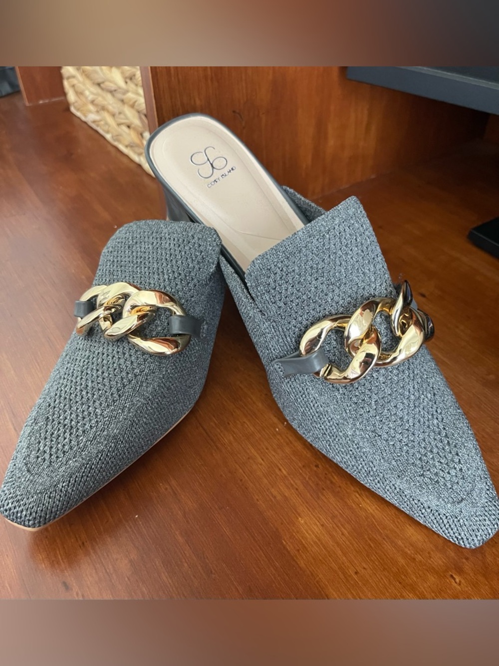 Cosy Island Pointed Knit Mule with Gold Chain - Gray.